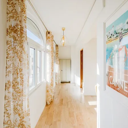 Lumiere Yourhosthelper *