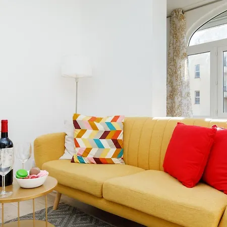 Lumiere Yourhosthelper