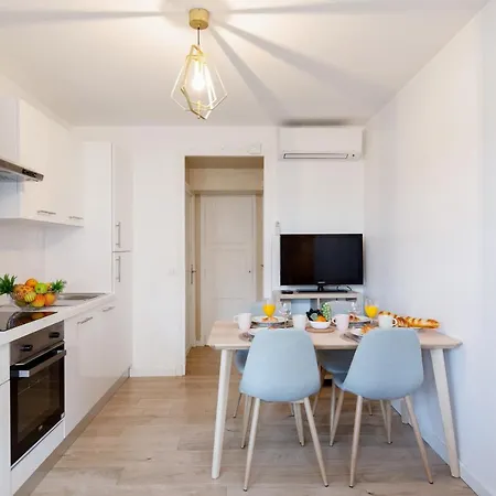 Lumiere Yourhosthelper Apartment *