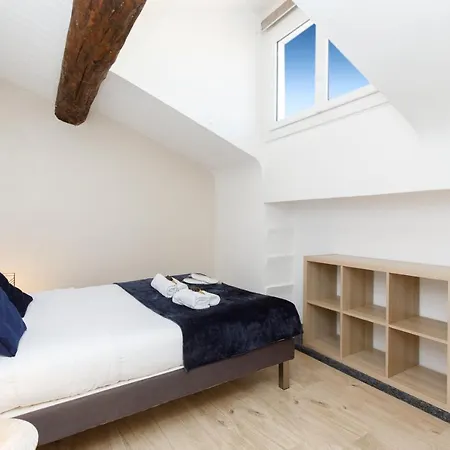 Lumiere Yourhosthelper Κάννες