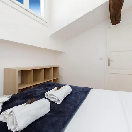 Lumiere Yourhosthelper * Κάννες