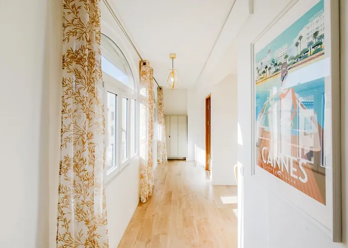 Lumiere Yourhosthelper *