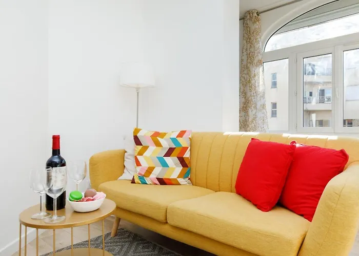 Lumiere Yourhosthelper