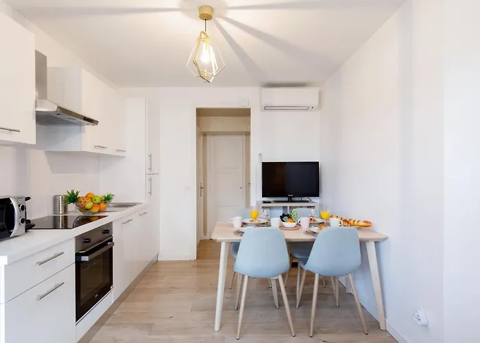 Lumiere Yourhosthelper アパート *