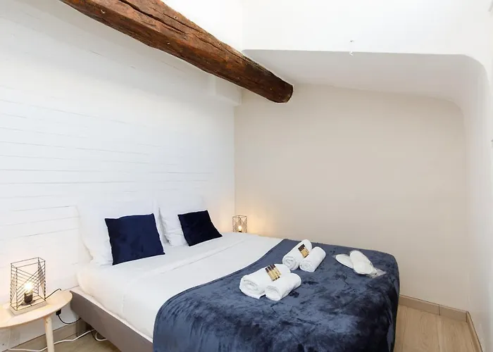 Lumiere Yourhosthelper カンヌ