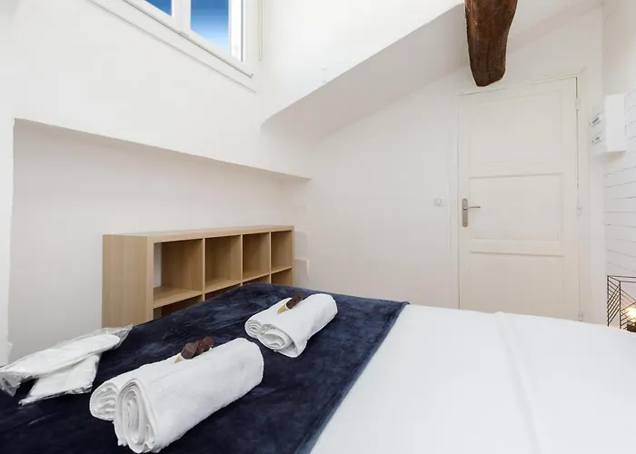 Lumiere Yourhosthelper * カンヌ